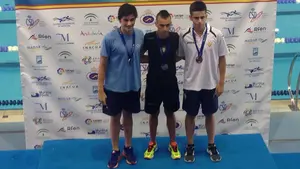 El navarro Javi Aguilar consigue dos oros y un bronce en el campeonato nacional de natación