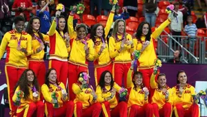 Las guerreras del balonmano, con las navarras Pena y Egozkue, inician el asalto a las medallas
