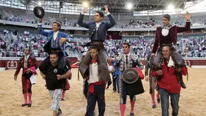 Hermoso de Mendoza sale a hombros en Vitoria junto a Manzanares y Lea Vicens