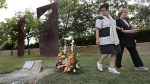 Bildu vuelve a negarse a apoyar las placas de asesinados por ETA y dice "no" a la de Casanova en Berriozar