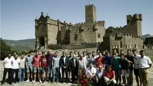 Osasuna se encomienda a San Francisco Javier para mantenerse en Primera: las fotos de la ofrenda al patrón