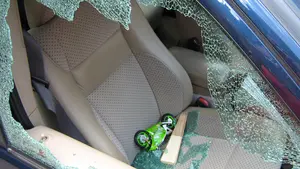 Rescatado un bebé de 9 meses inconsciente en un coche mientras su padre hacía la compra 