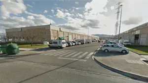 Trasladado al hospital un joven de 27 años por inhalar humo de un incendio en una fábrica de Orcoyen