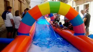 Divertida ma&ntilde;ana en Caparroso con un tobog&aacute;n acu&aacute;tico gigante de 100 metros