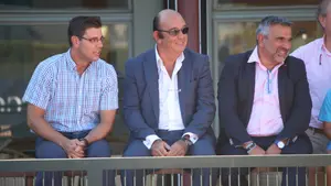 El presidente de la federación española asegura que "el tenis navarro está bien gestionado"