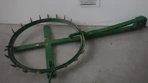 Denuncian a una mujer de Huarte por llevar en el maletero una trampa para cazar osos