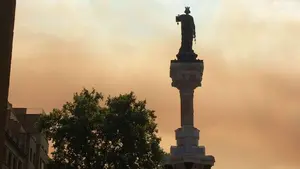 El humo del incendio de Tafalla llega hasta Pamplona