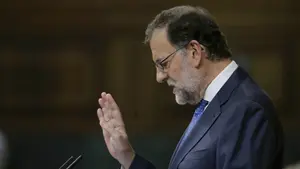 Rajoy avisa de que la alternativa a su gobierno es un "pacto de mil colores" con independentistas o elecciones