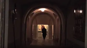 El Parlamento foral se solidariza con la pareja que grabó ilegalmente en la cripta de los Caídos