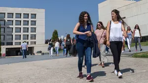 La Universidad de Navarra no se detiene: mantiene que presentará un recurso contra la nueva convocatoria de becas del Gobierno