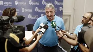 Asirón pasa el Día de la Hispanidad en Belfast en una conferencia sobre "promoción de la paz"