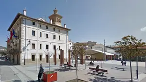 Último aviso judicial a Bildu en vísperas de las fiestas: ondear la ikurriña en los ayuntamientos es ilegal