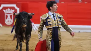 El novillero navarro Toñete, lanzado en el mes de agosto y con más de 15 fechas previstas hasta final de temporada