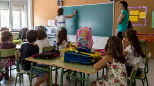 Una resolución obliga al Gobierno foral a pagar la Seguridad Social a los docentes interinos que reclamaron el pago de verano