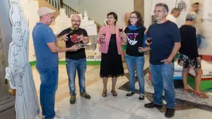 Asirón reprende a Aranzadi-Podemos: "Hay un protocolo respecto a la indumentaria de los desfiles y hay que cumplirlo"