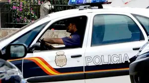 Detenidos los padres que abandonaron en su casa a sus hijos de 2 años y 11 meses para irse de fiesta 