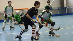 El Iruña hockey cierra el año 2017 recibiendo la segunda derrota pero sigue líder de la Liga Norte