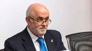 Mendoza sigue empeñado en defender que sus becas buscan un reparto "más justo" y habla de "discriminación positiva" para la UN