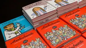 Dibujos para seguir sintiéndose joven a los 30: la presentación del libro de Laura Santolaya 'Crónicas de la adolestreinta'