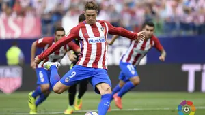 El Atlético de Madrid golea al Sporting en el Calderón, al que ya vencía para los dos minutos de juego