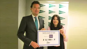 Unas camisetas infantiles muy solidarias: El Corte Inglés de Pamplona entrega 2.100 euros a la Fundación Síndrome de Dravet