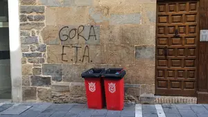 Condenan "de manera rotunda" las pancartas con agradecimientos a ETA en las fiestas de San Jorge
