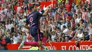 El Barcelona golea sin demasiado esfuerzo a un Sporting que acaba con diez y desfondado en el Molin&oacute;n