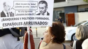 Los afectados por las preferentes de Caja Madrid a las puertas del juicio: "Los de las tarjetas, peor que los de ETA"