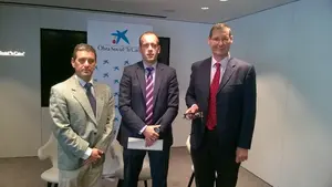 La Caixa aporta 10.165 euros para adquirir sistemas ópticos de aumento para los cirujanos pediátricos de Navarra 