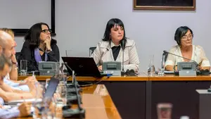 Amelia, superviviente de trata, en el Parlamento: "Cuando veo un anuncio de prostitución en los medios, me siento violentada como mujer"