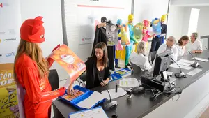 Seis superhéroes llegan a los hospitales de Navarra para repartir sus 'pócimas mágicas' a niños enfermos de cáncer 