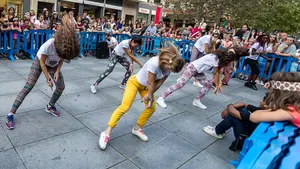 Música, performances y más horas para ir de compras en Pamplona: así será la nueva edición de Ensanche La Nuit este viernes