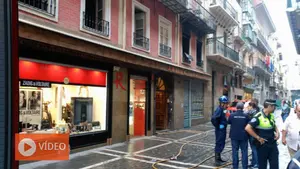 Muere una mujer de 78 años en el incendio de su vivienda en la calle Zapatería de Pamplona en plena madrugada