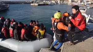 Una doctora del Hospital San Juan de Dios vuelve a Grecia para ayudar a los refugiados y alerta del incremento de personas en necesidad