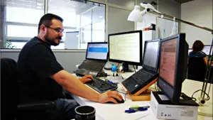 Trabajar en Navarra: entran en vigor las ayudas para la contratación de jóvenes en paro