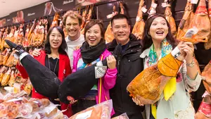 Mañana de expectación en La Morea: las tres finalistas de Masterchef China hacen la compra 'a la navarra'