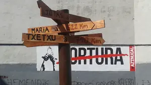 Nueva muestra de apoyo a ETA en Burlada: el PP exige la retirada de postes en favor de los terroristas
