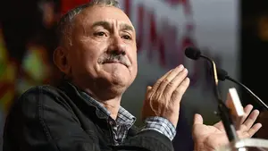 UGT ya sabe cómo solucionar el problema de las pensiones: plantea que los robots "coticen" a la Seguridad Social