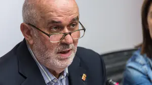 Mendoza, "preocupado y ocupado": el consejero busca ahora "la mejor salida" para los afectados de la OPE tras su mala gesti&oacute;n