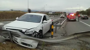 Herido y trasladado al hospital un vecino de Zizur de 50 años tras salirse con el coche a la altura de Galar