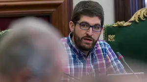 Bildu vuelve a se&ntilde;alar al juez como el responsable del desalojo y anuncia purgas de polic&iacute;as tras los incidentes en Sarasate