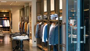 Detenido un joven de 25 años por probarse trajes y dejarlos inservibles para la venta en Itaroa