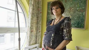 Lina &Aacute;lvarez, la doctora embarazada de 62 a&ntilde;os, da a luz a su tercera hija: "Todo ha salido muy bien"