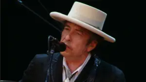 Sorpresa en el Nobel de Literatura: el cantante Bob Dylan recibe el galardón por las letras de sus poemas