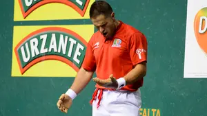 El navarro Aimar Olaizola pierde la semifinal del cuatro y medio ante el guipuzcoano Jokin Altuna