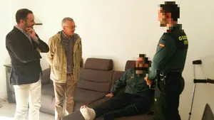 Ortega Lara visita a los dos guardias civiles agredidos el sábado en un bar de Alsasua