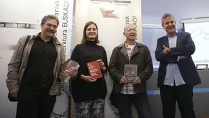 El pamplonés Luis Garde y la bilbaína Gabriela Ybarra ganan los Premios Euskadi de Literatura