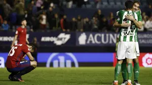 Mazazo en El Sadar: un gol del Betis en el minuto 90 tumba de nuevo a Osasuna, que sigue en descenso
