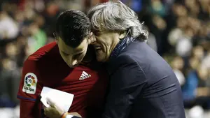 Martín Monreal, pendiente de recuperar a su equipo ante el Athletic con las bajas de Javier Flaño y Riviere