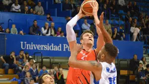 El Basket Navarra se da una alegría y alcanza la primera victoria de la temporada ante el Hospitalet
